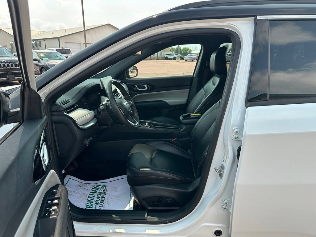 Used 2024 Jeep Compass Limited AWD/4WD image 10