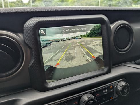 Used 2021 Jeep Gladiator Sport AWD/4WD image 10