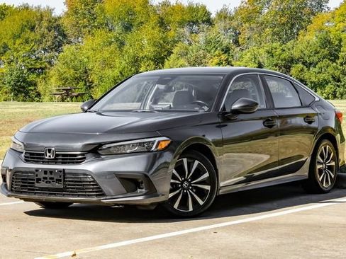 Used 2023 Honda Civic EX image 3