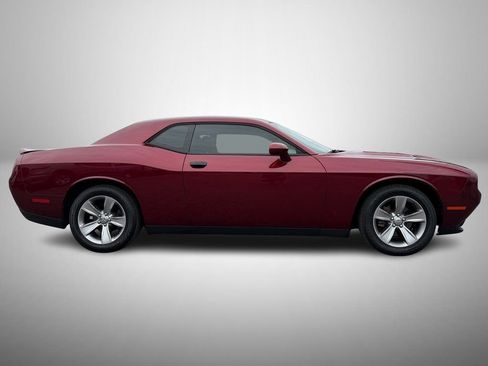 Used 2018 Dodge Challenger SXT RWD image 5
