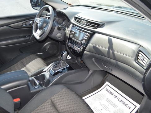 Used 2017 Nissan Rogue SV w/ Midnight Edition image 22