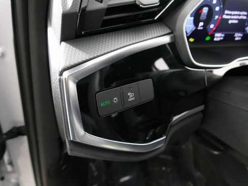 Certified 2025 Audi Q3 2.0T Premium w/ Black Optic Sport Package image 13