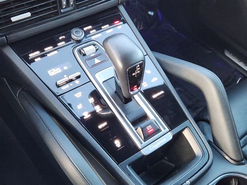 Used 2023 Porsche Cayenne Platinum Edition image 19