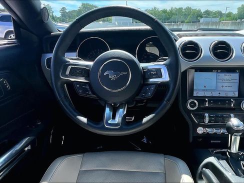 Used 2017 Ford Mustang GT Premium RWD image 6