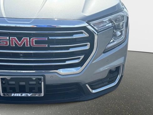 Used 2023 GMC Terrain SLT w/ Tech Package FWD image 9