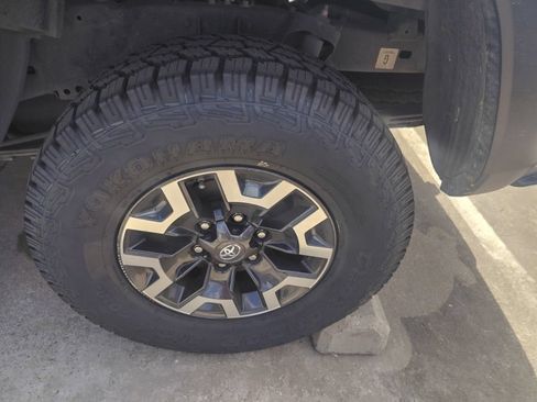 Used 2020 Toyota Tacoma TRD Off-Road AWD/4WD image 7