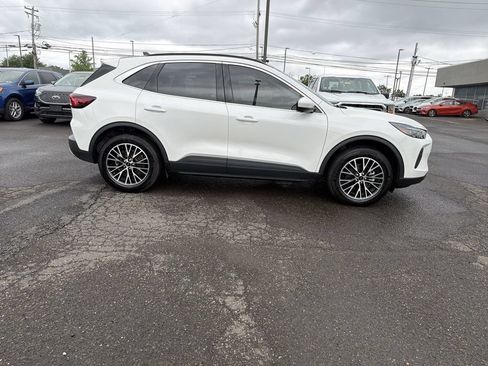 Used 2025 Ford Escape SE w/ PHEV Premium Package FWD image 6