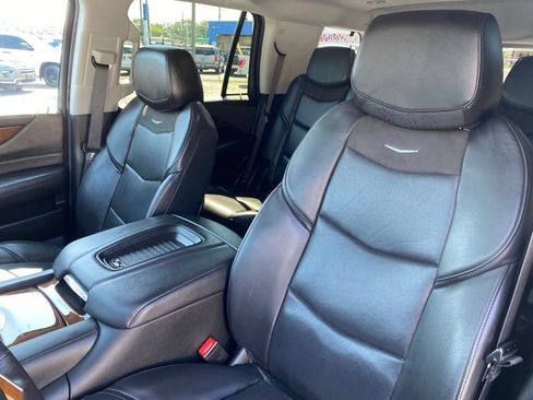 Used 2020 Cadillac Escalade Luxury AWD/4WD image 12