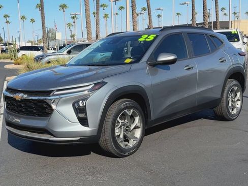 Used 2025 Chevrolet Trax LT w/ Driver Confidence Package FWD image 5