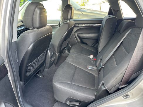 Used 2014 Kia Sorento LX image 5