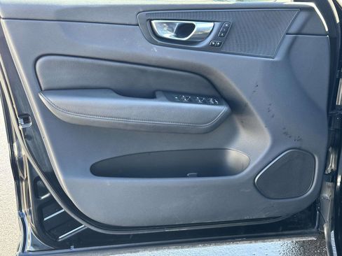 Used 2022 Volvo XC60 B5 Momentum w/ Climate Package image 20