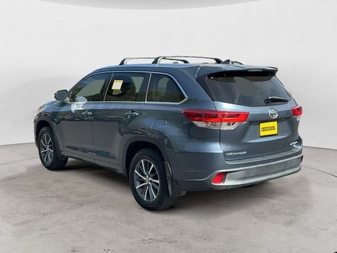 Used 2018 Toyota Highlander XLE AWD/4WD image 7