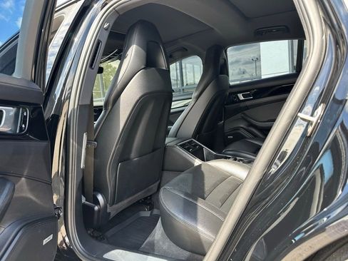 Used 2019 Porsche Panamera image 26