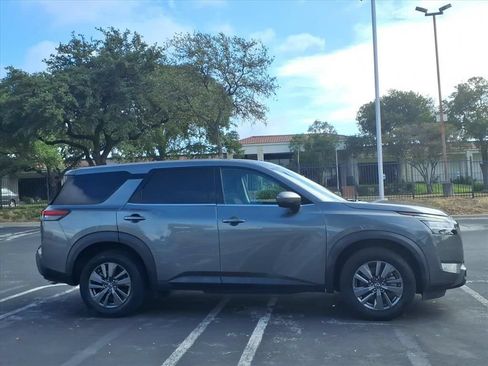 Used 2022 Nissan Pathfinder S FWD image 3