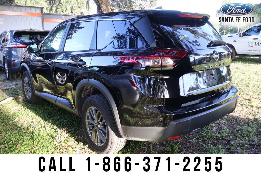 Used 2024 Nissan Rogue S AWD/4WD image 2