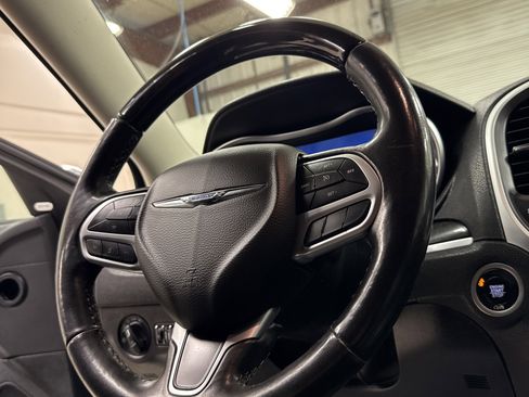 Used 2019 Chrysler 300 Limited image 15