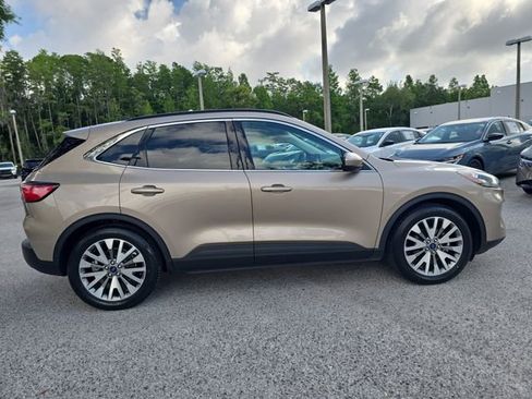 Used 2021 Ford Escape Titanium FWD image 9