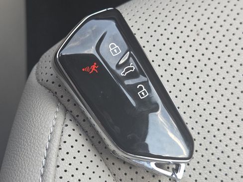 Used 2025 Volkswagen Atlas SE image 34