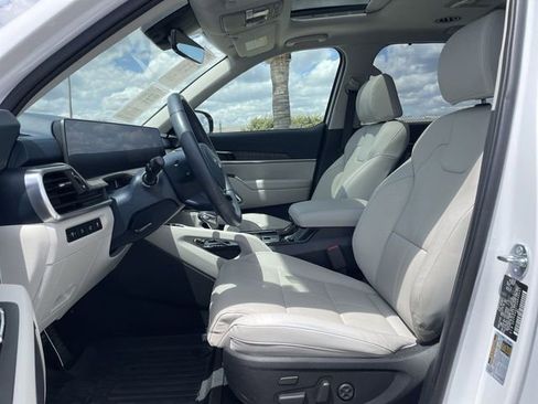 Used 2025 Kia Telluride SX w/ SX Captain's Chair Package FWD image 19