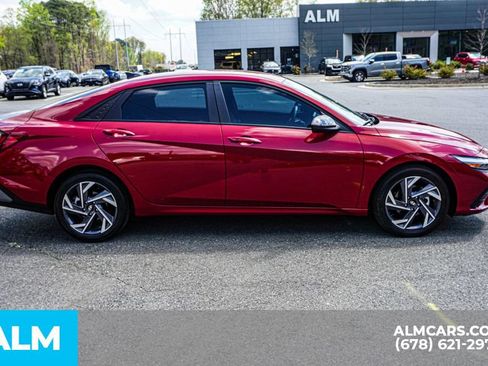 Used 2025 Hyundai Elantra Sport FWD image 8