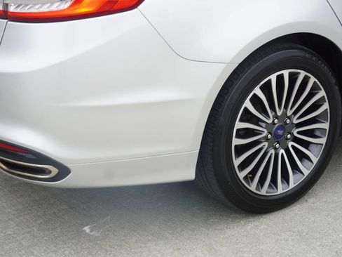 Used 2017 Ford Fusion SE image 33