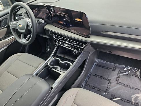 New 2026 Chevrolet Traverse LT w/ Driver Confidence Package FWD image 8