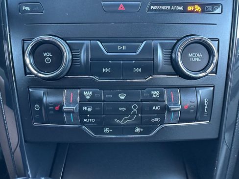 Used 2018 Ford Explorer XLT w/ Equipment Group 202A image 17