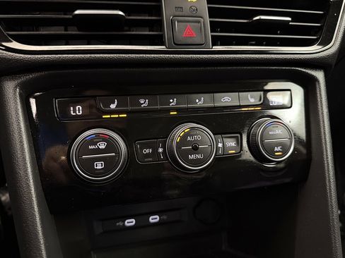 Used 2024 Volkswagen Taos SE image 23