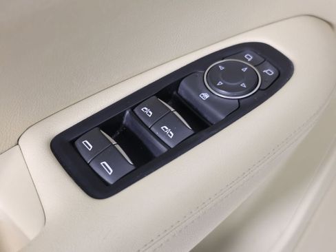 Used 2018 Cadillac XT5 FWD image 20