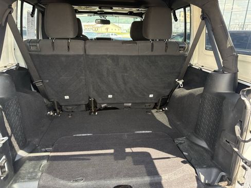 Used 2018 Jeep Wrangler Unlimited Sport S AWD/4WD image 17