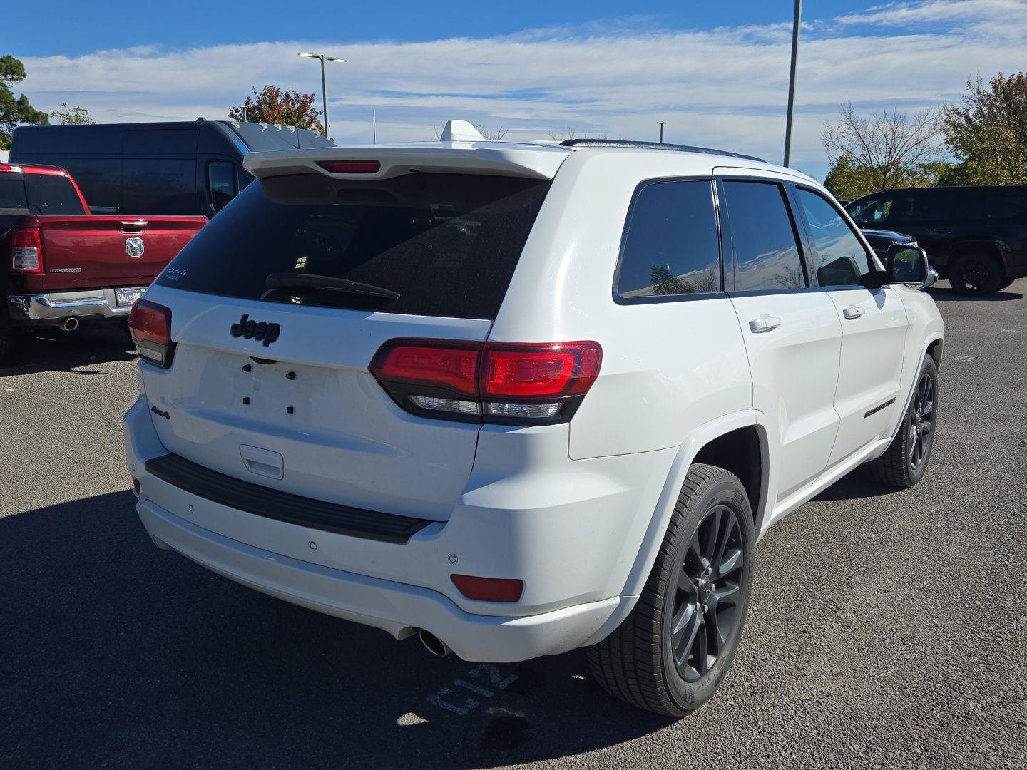 Used 2020 Jeep Grand Cherokee Altitude AWD/4WD image 7