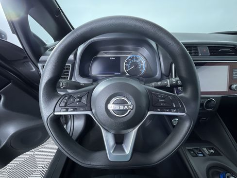Certified 2025 Nissan Leaf S FWD image 16
