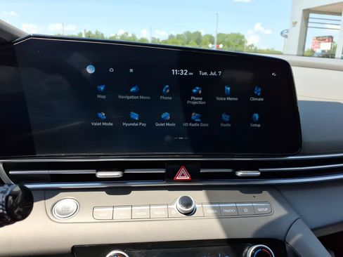 Used 2024 Hyundai Elantra SEL FWD image 16