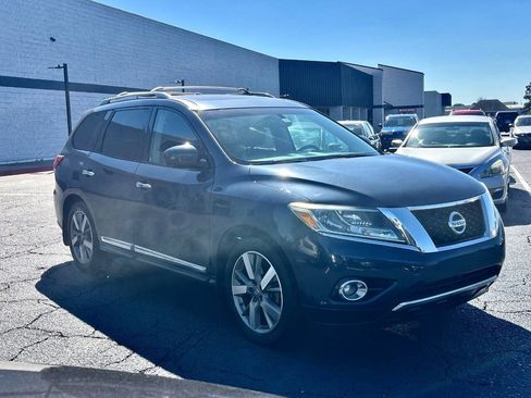 Used 2016 Nissan Pathfinder Platinum w/ Family Entertainment Package FWD image 4