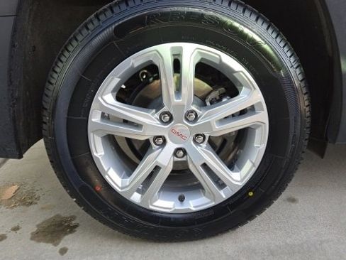 Used 2024 GMC Terrain SLE image 24