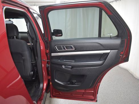 Used 2016 Ford Explorer XLT AWD/4WD image 29