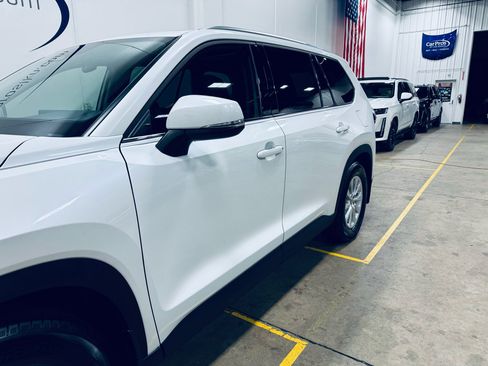 Used 2024 Toyota Grand Highlander AWD Hybrid image 21