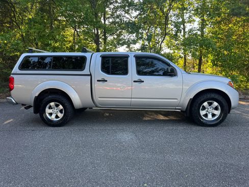 Used 2012 Nissan Frontier SV w/ SV Premium Utility Pkg AWD/4WD image 4
