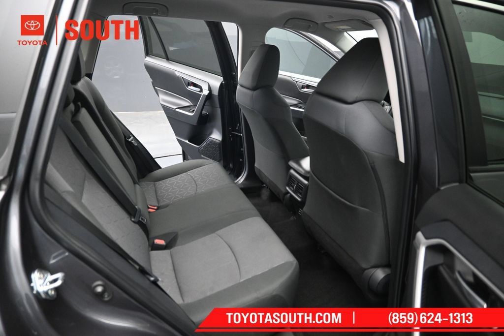 Used 2025 Toyota RAV4 XLE AWD/4WD image 29