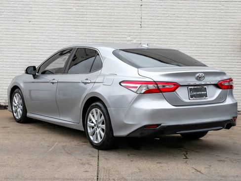 Used 2019 Toyota Camry LE FWD image 9
