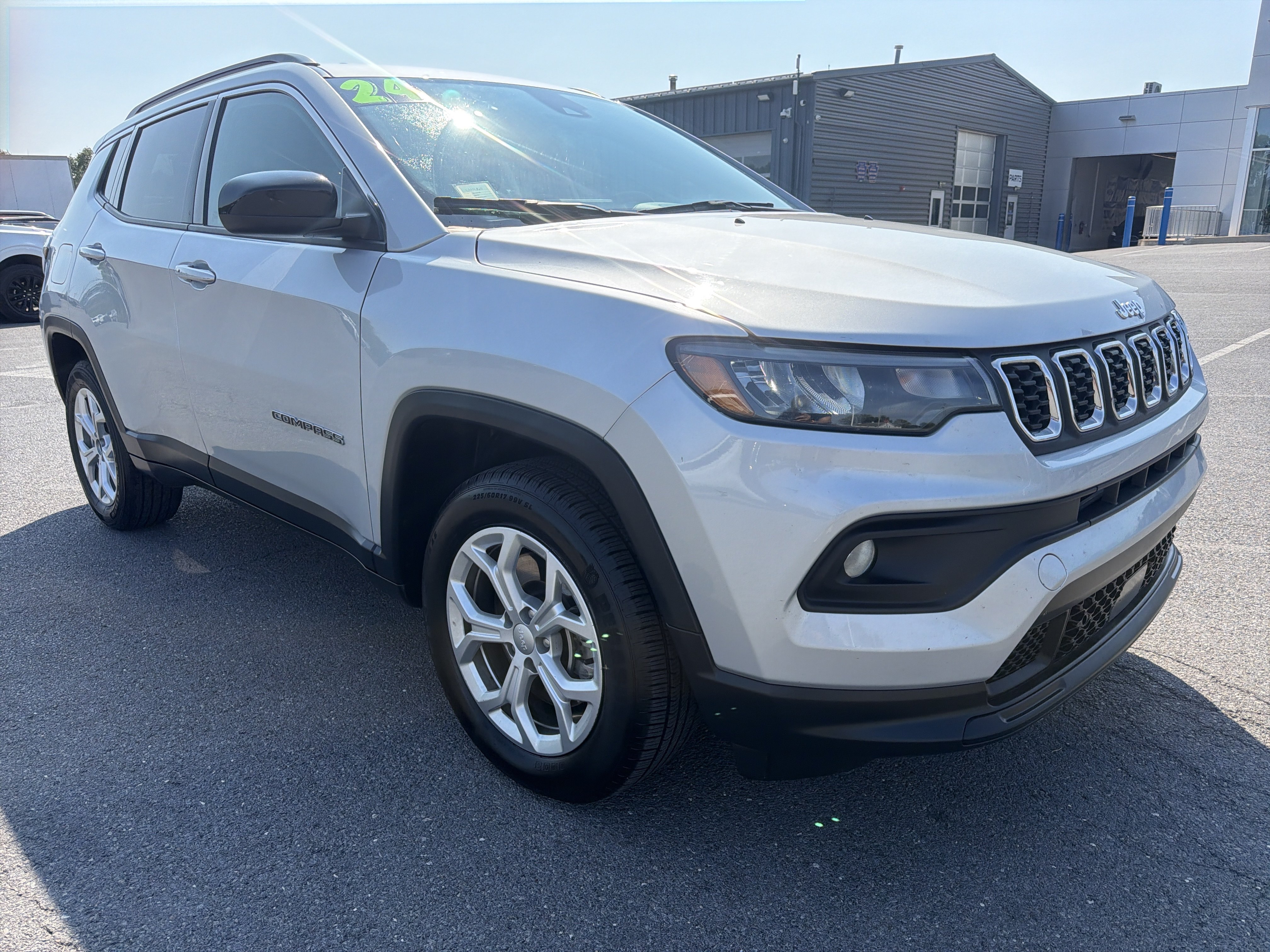 Used 2024 Jeep Compass Latitude AWD/4WD image 1