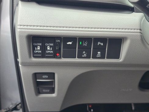 Used 2018 Honda Odyssey Touring image 26