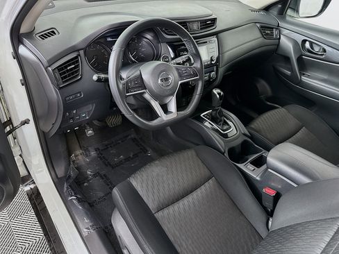 Used 2017 Nissan Rogue SV image 9