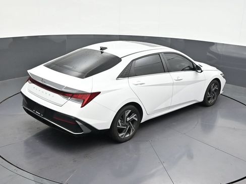 Used 2025 Hyundai Elantra SEL FWD image 19