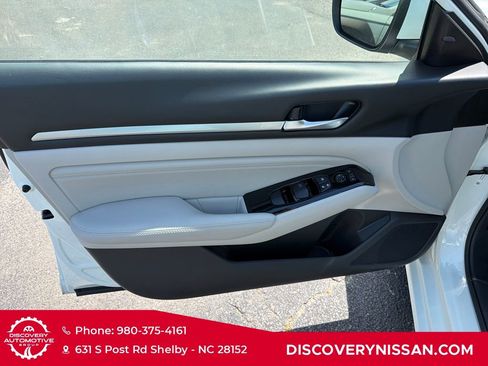 Certified 2021 Nissan Altima 2.5 SV w/ SV Premium Package FWD image 10