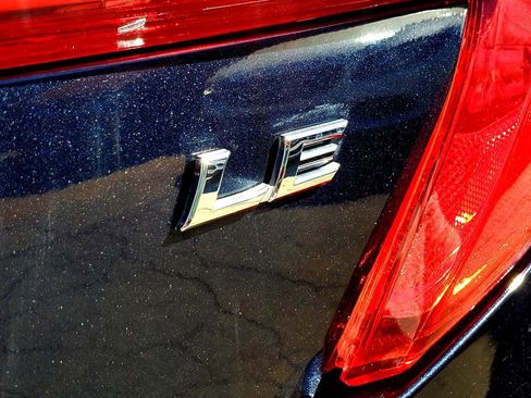 Used 2014 Toyota Camry LE image 10