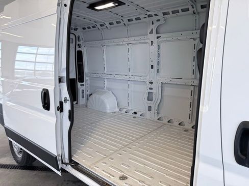 Used 2026 RAM ProMaster 2500 w/ Convenience Group FWD image 23