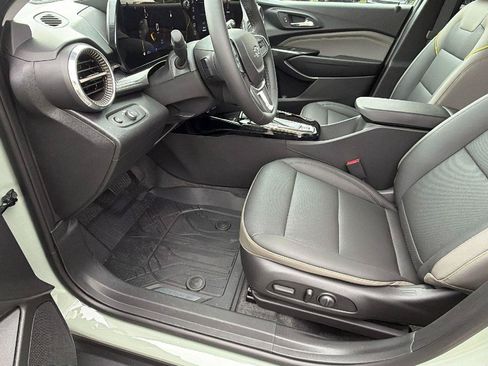 New 2026 Chevrolet Trax ACTIV w/ Sunroof Package FWD image 17