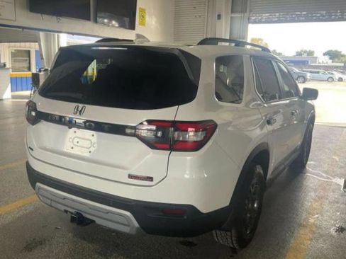 Used 2023 Honda Pilot TrailSport image 4