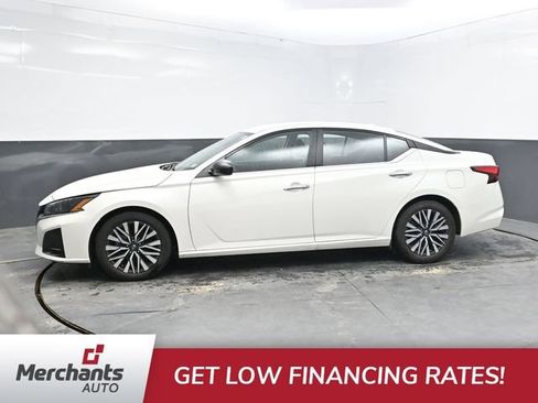 Used 2025 Nissan Altima 2.5 SV FWD image 5